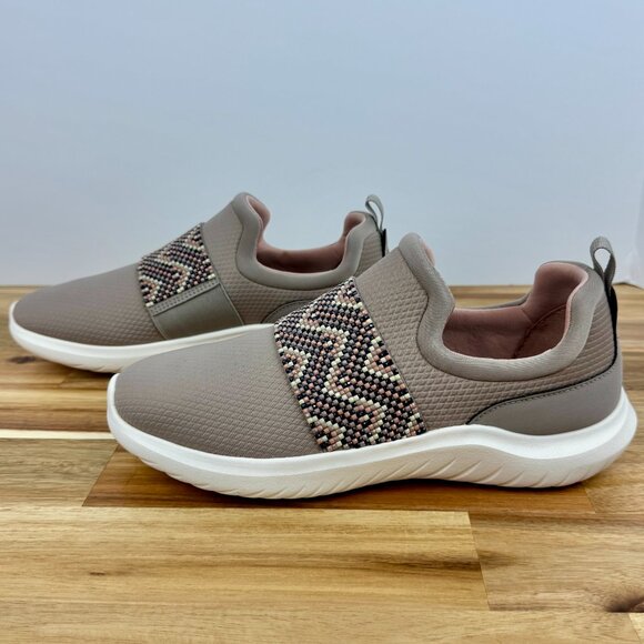 NWOB Clarks Cloudstepper Women's Nova Way Slip On Sneaker Stone Beige 8.5 - Picture 4 of 9